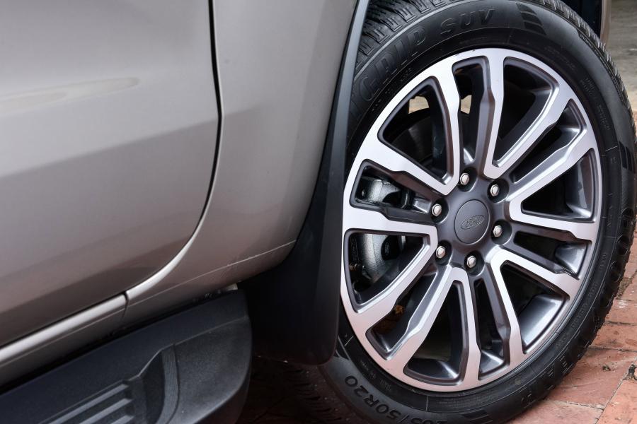 Колеса Ford Everest Limited 2019 года  (ZA) (фото 37 из 40)